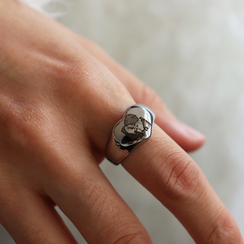 Pierścionki ze stali nierdzewn – Initial Ring Custom recenzja i cena